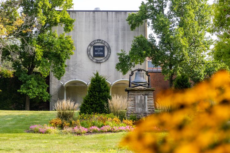 Hedding Bell and IWU Seal